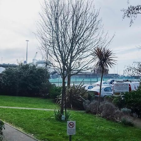 1-Bed Flat In Ocean Village Southampton Bagian luar foto