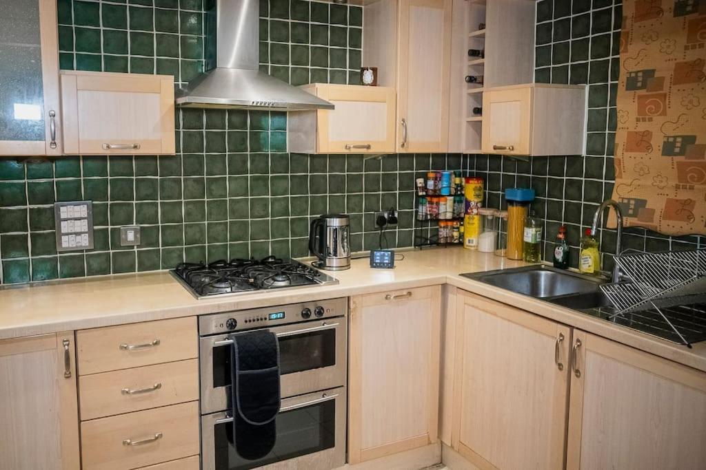 1-Bed Flat In Ocean Village Southampton Bagian luar foto
