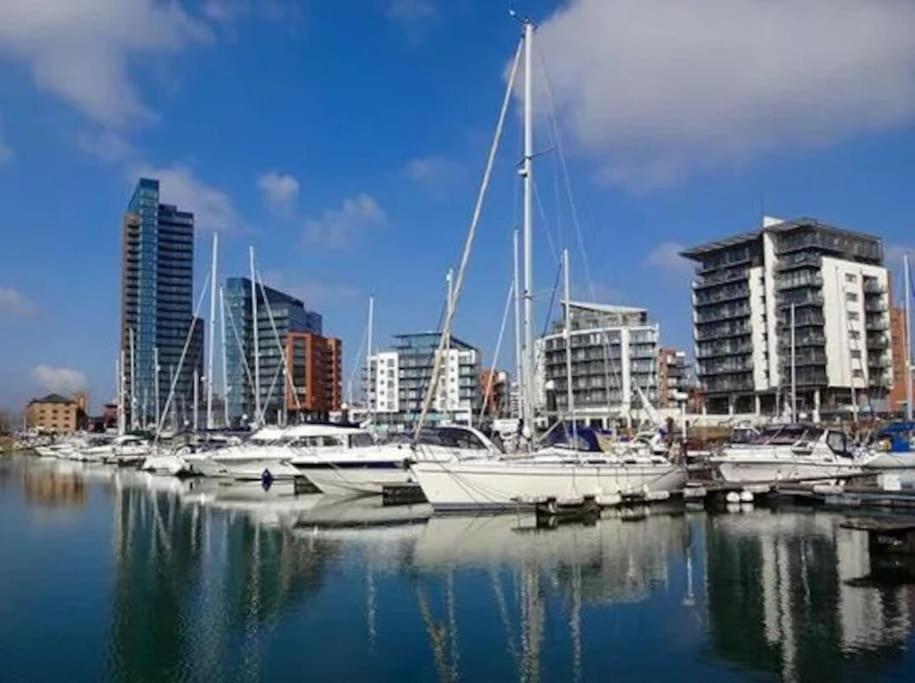 1-Bed Flat In Ocean Village Southampton Bagian luar foto